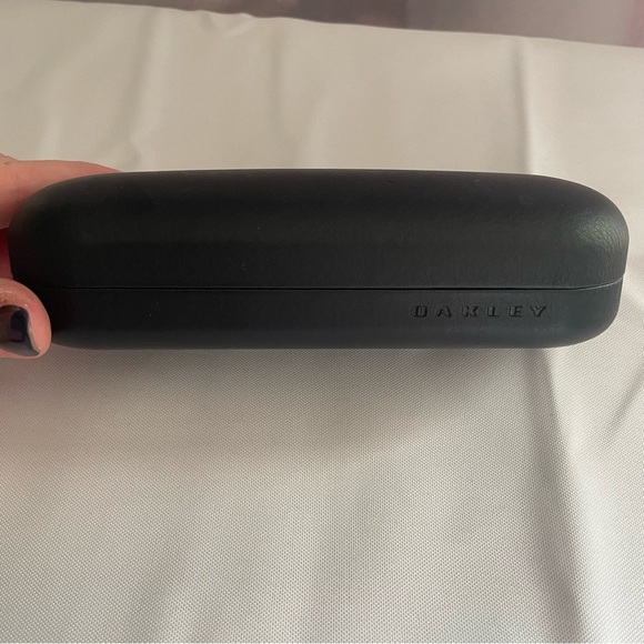 OAKLEY BLACK SMALL AUTHENTIC CLAMSHELL EYEGLASSES HARD CASE - Picture 1 of 7